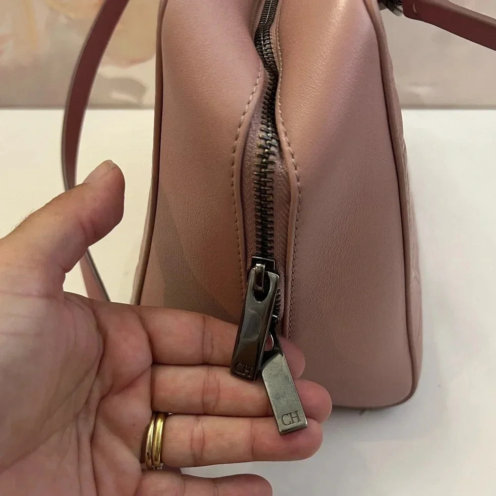 ! Carolina Herrera leather light pink Handbag - Picture 4 of 14